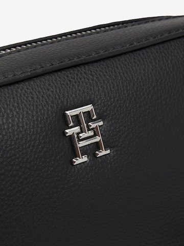 TOMMY HILFIGER Crossbody bag 'ESSENTIAL' in Black