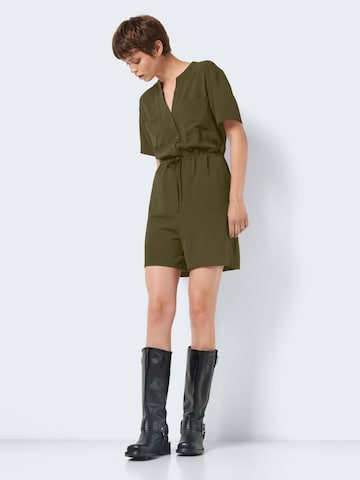 Tuta jumpsuit 'ELLEN' di Noisy may in verde