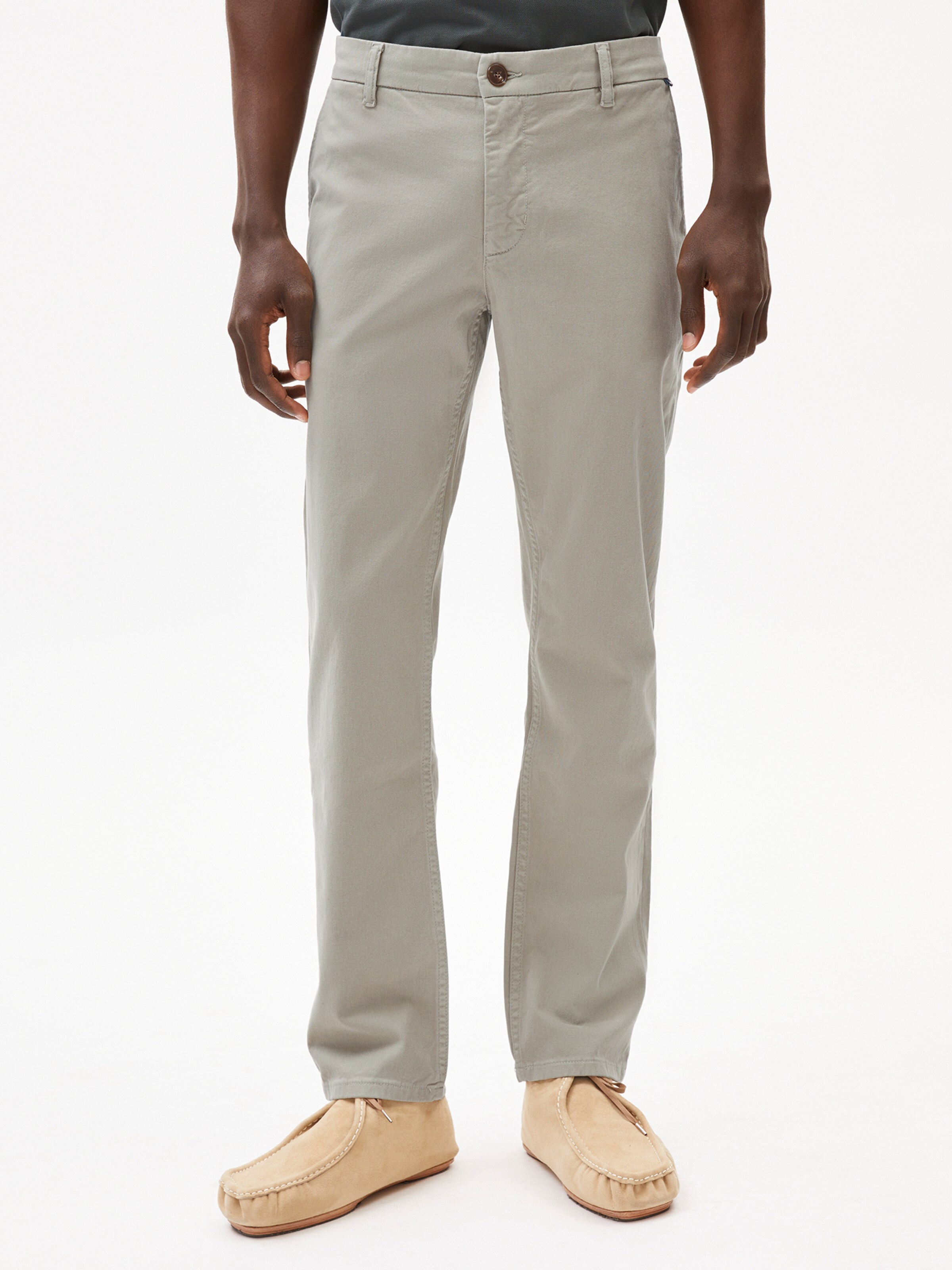 ARMEDANGELS Regular Hose 'AASTER' in Grün: Vorderseite