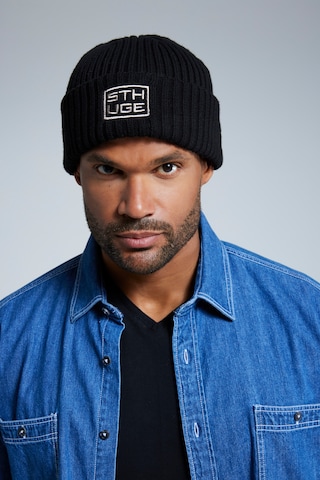 STHUGE Beanie in Black