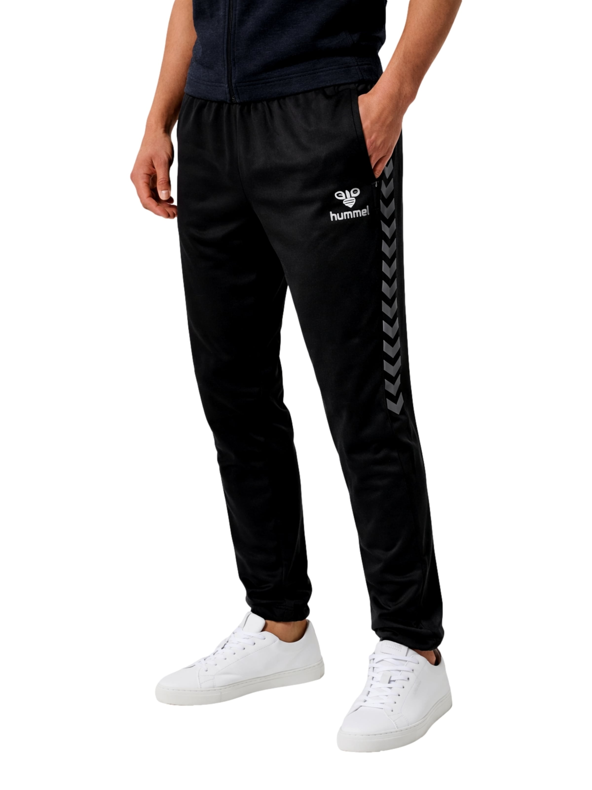 Hummel Конический (Tapered) Спортивные штаны 'Authentic' в Черный: спереди