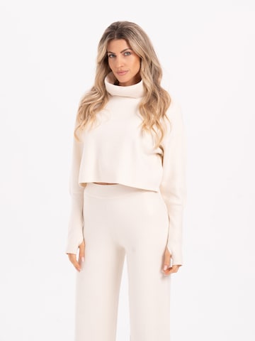 MYLAVIE by Sarah Harrison Trui in Wit: voorkant