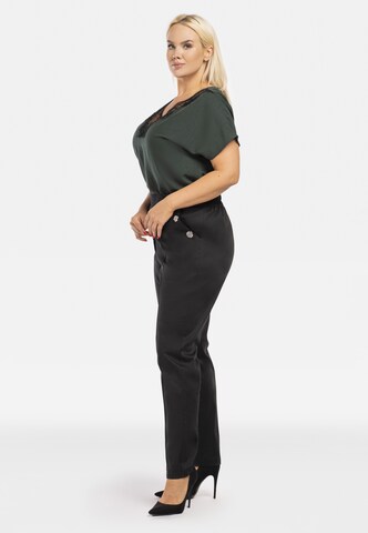 Coupe slim Pantalon 'Ewka' Karko en noir