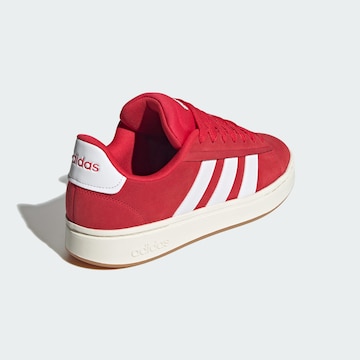 Sneaker bassa 'Grand Court Alpha 00s' di ADIDAS SPORTSWEAR in rosso