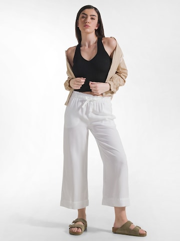 DEHA Broek in Wit: voorkant