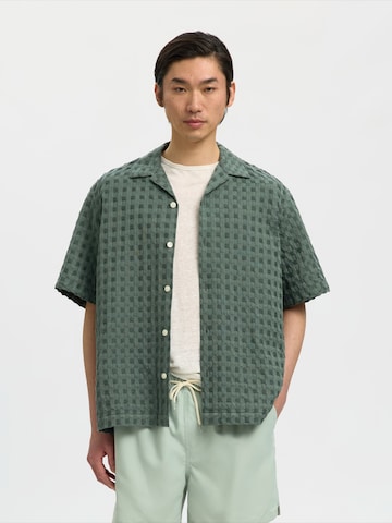 SELECTED Comfort fit Button Up Shirt 'SLHMonty' in Green: front