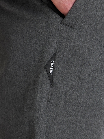 Regular Pantalon chino 'Stone Dual' CHASIN' en gris