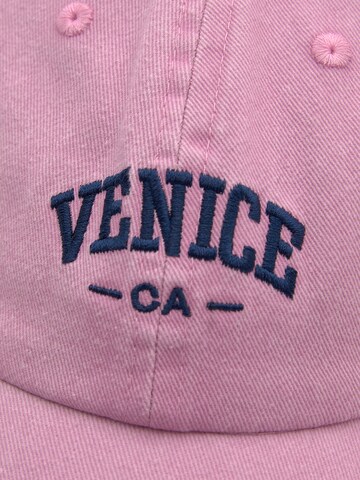 Șapcă de la Pull&Bear pe roz