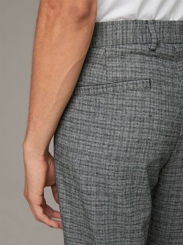 STRELLSON Regular Pleat-Front Pants 'Lois' in Grey