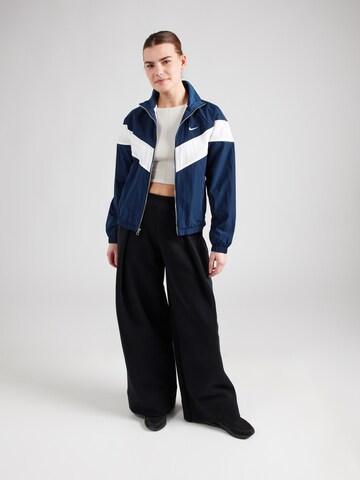 Nike SportswearPrijelazna jakna - plava boja