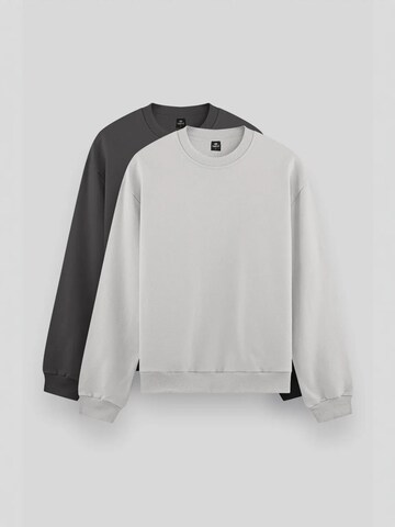 Tommy Life Sweatshirt in Grey: front