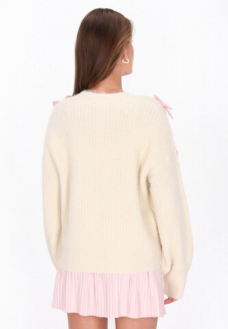 MYMO Υπερμέγεθες πουλόβερ σε λευκό