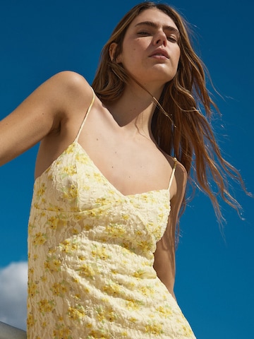 Bershka Kesämekko värissä keltainen