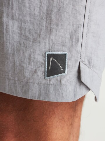 CHASIN' Regular Broek 'Omar.S Hybrid' in Grijs