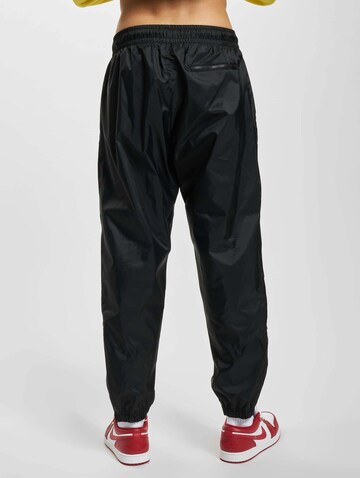 Effilé Pantalon de sport NIKE en noir