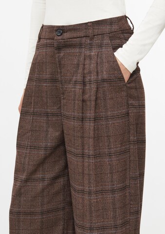 Wide Leg Pantalon à pince s.Oliver en marron : devant