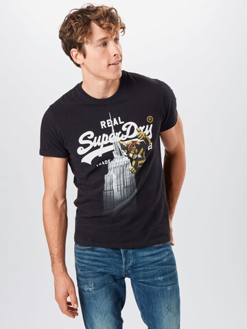 Coupe regular T-Shirt 'NYC' Superdry en noir : devant