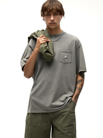 Pull&Bear T-shirt i grå