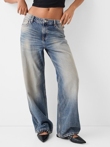 Bershka Wide leg Jeans in Blue: front