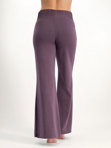 Urban Goddess Yoga & Activewear Wide Leg Sporthose 'Flow Yoga' in Lila