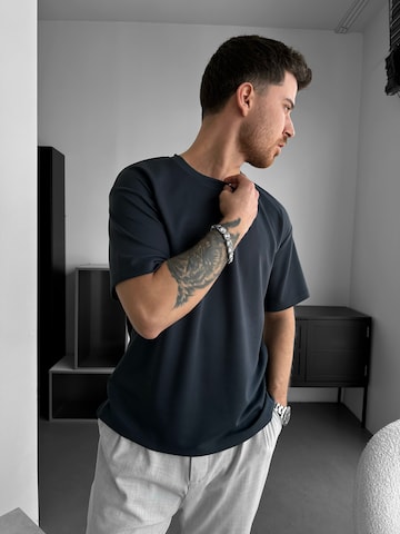 Kleidermafia - Camiseta 'Loose Fit Basic T-shirt - Stormy Weather' en gris
