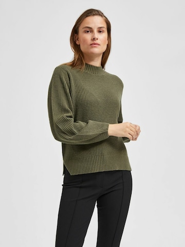 Selected Femme Petite Sweater in Green: front
