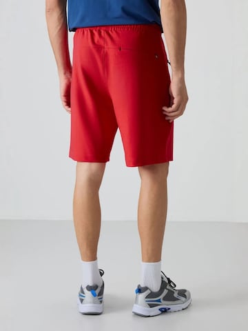 Tommy Life Regular Pants in Red