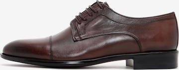 Scarpa stringata di Derimod in marrone: frontale
