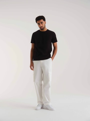 Loosefit Pantaloni cargo 'Jaron' di ABOUT YOU x Kevin Trapp in bianco