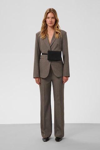 SOAKED IN LUXURY Skinny Broek in Bruin: voorkant