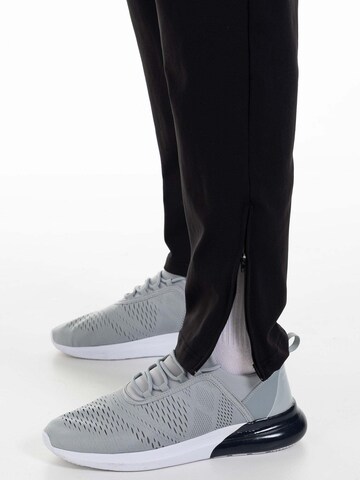 Divina Slimfit Sporthose 'Ultra' in Schwarz