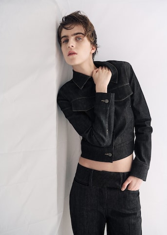 MANGO Flared Jeans 'June' in Schwarz