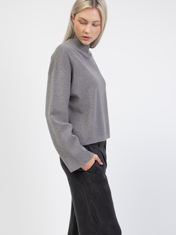 BROKE + SCHÖN Sweater in Grey
