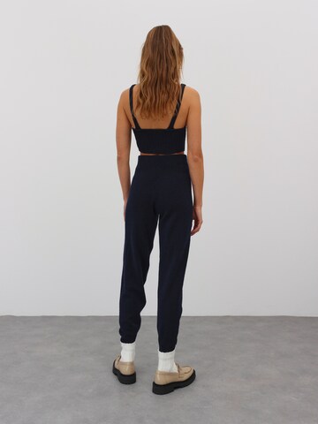 EDITED Tapered Broek 'Bevan' in Blauw