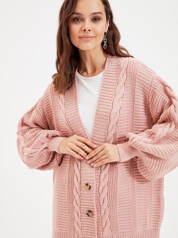 Trendyol Strickjacke 'Hijab' in Pink