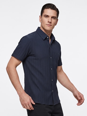 ALLTHEMEN Comfort fit Button Up Shirt 'Schwung' in Blue: front