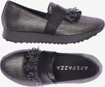APEPAZZA Flats & Loafers in 37 in Grey: front