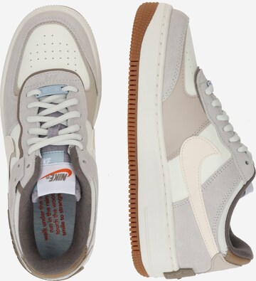 balts Nike Sportswear Zemie brīvā laika apavi 'Air Force 1 Shadow'