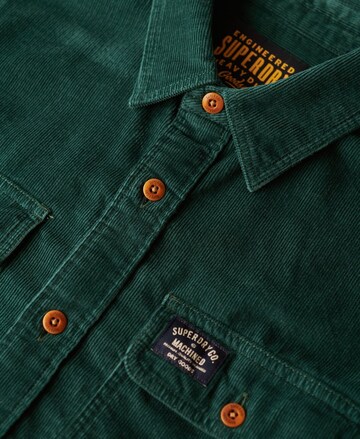 Coupe regular Chemise 'Trailsman' Superdry en vert