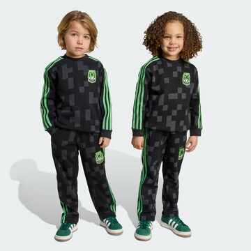 ADIDAS ORIGINALS Joggingpak 'x Minecraft' in Zwart: voorkant