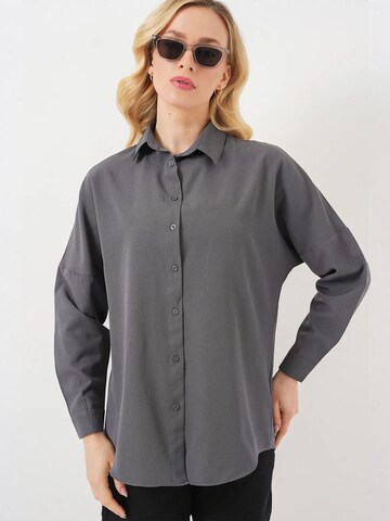 Bigdart Blouse in Grey: front