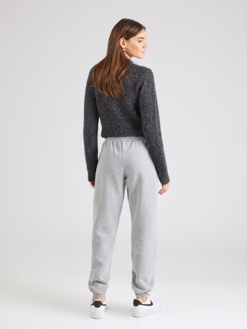 Tapered Pantaloni 'Laureen' di ABOUT YOU in grigio