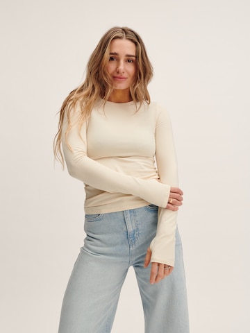 Tatiana Zidekova Μπλουζάκι σε μπεζ: μπροστά