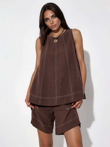 Completo pantalone di Hiccup in marrone: frontale