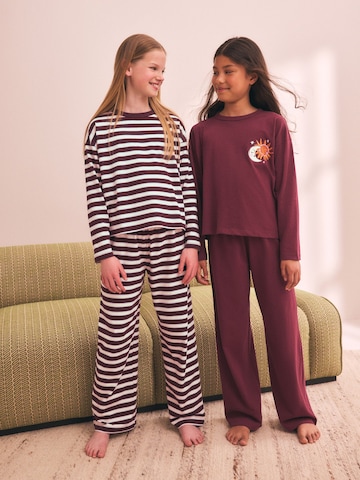 Next - Pijama en rojo: frente