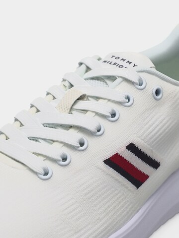 Baskets basses TOMMY HILFIGER en blanc