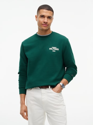 TOMMY HILFIGER Μπλούζα φούτερ '1985' σε πράσινο: μπροστά
