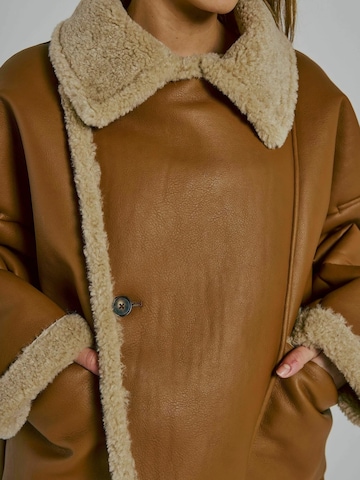 Veste mi-saison 'Hanny' NORR en marron