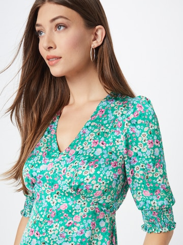 Rochie de la Warehouse pe verde