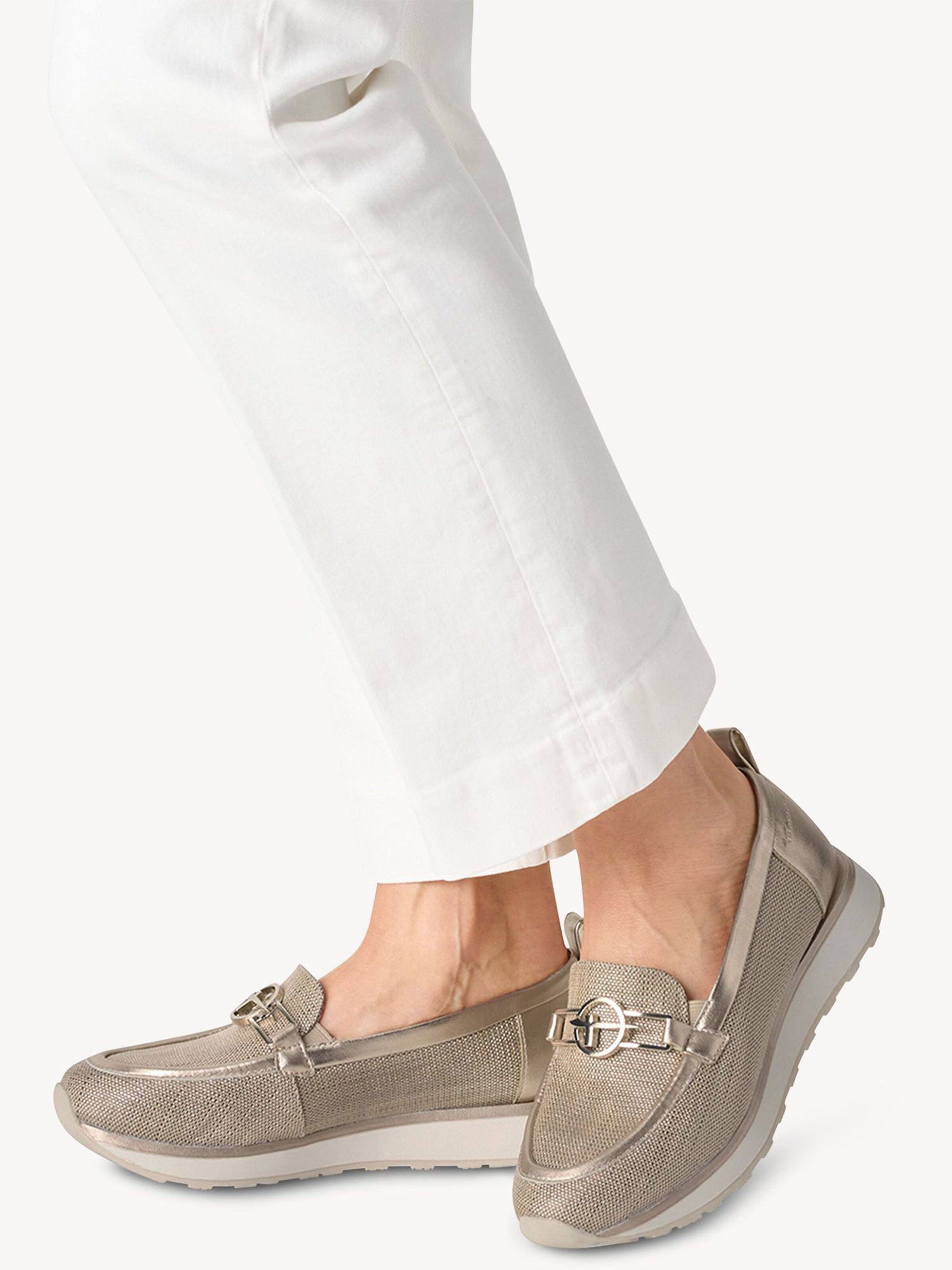 Baskets basses Tamaris en or : devant